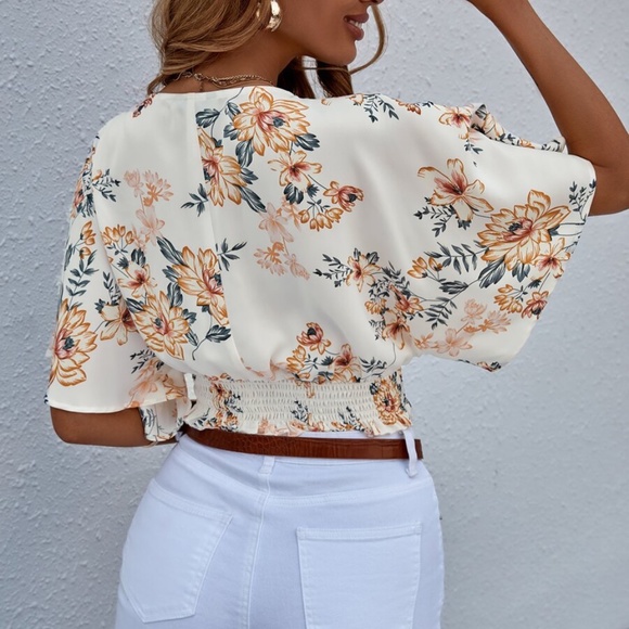 Gypsy Boho Cream V neck Floral Crop Top - Picture 4 of 6